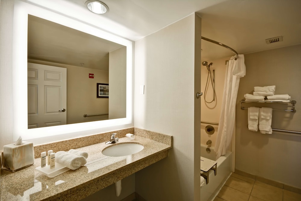 Suite, 2 Double Beds, Accessible, Bathtub - Photo 4