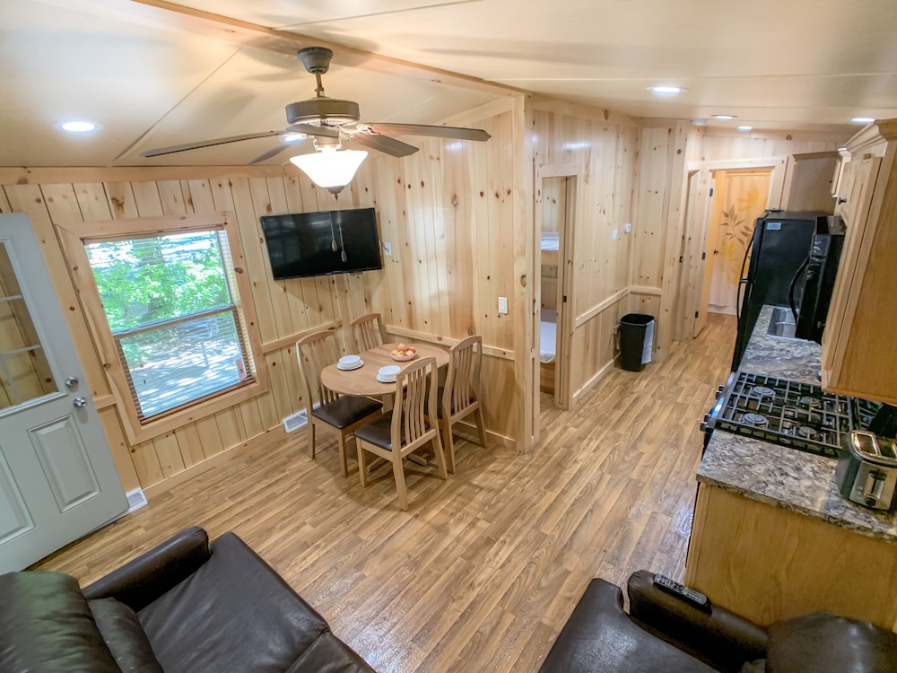 Two Bedroom Family Cottage (Linens not provided) photo 2