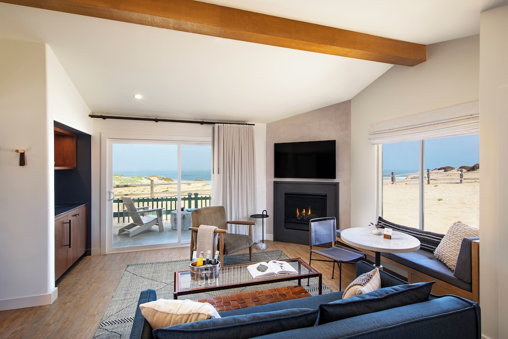Panoramic Suite, 1 King Bed with Sofa bed, Oceanfront photo 1
