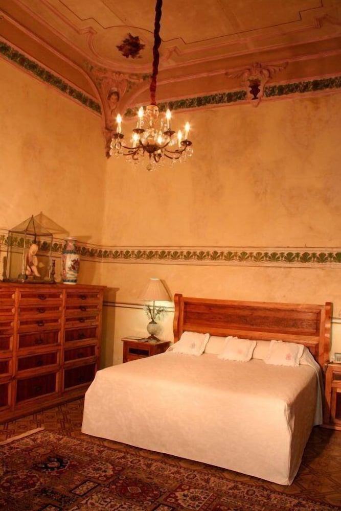 Suite, 1 King Bed photo 2