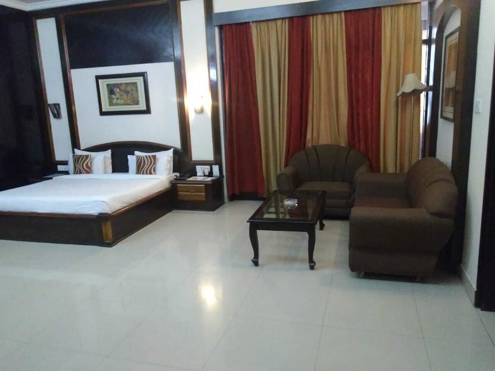 Executive Room - Photo 5