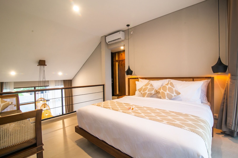 Basic Villa photo 1