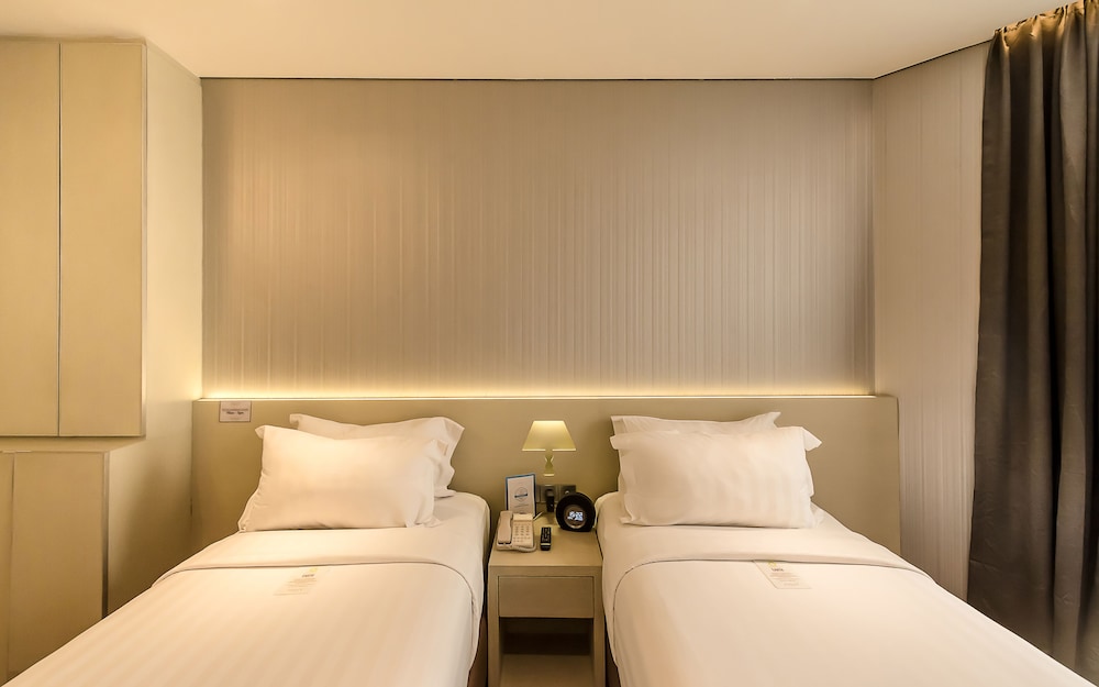 Deluxe Twin Room (Free Self Service Laundry) photo 2