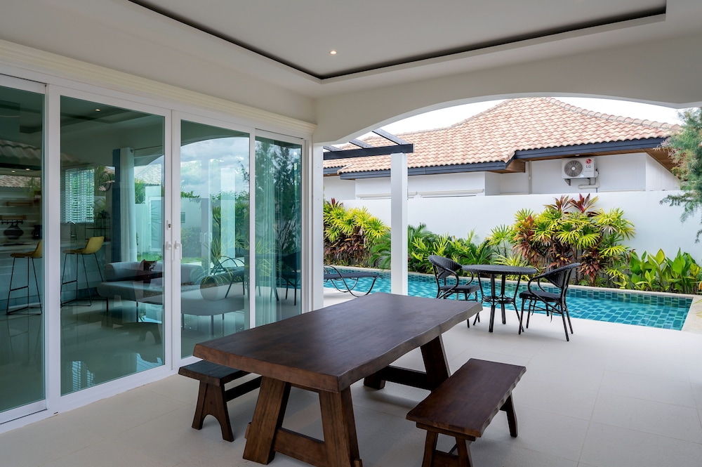 Classic Villa - Photo 10