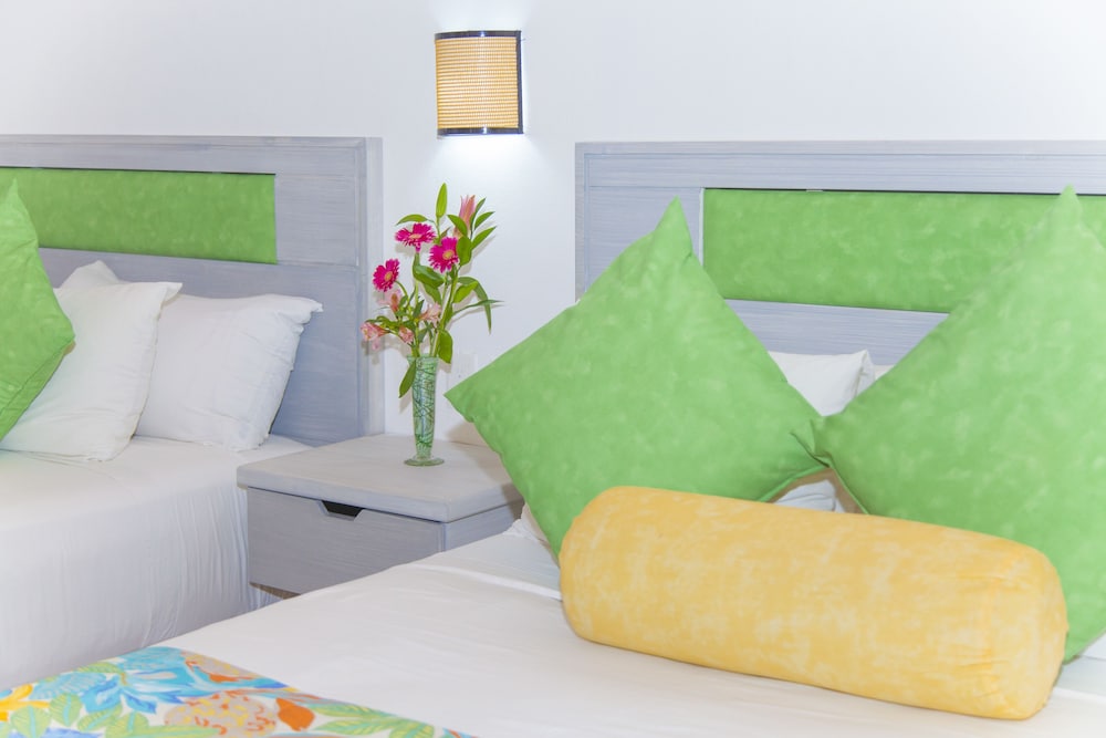Family Room, Multiple Beds, Ensuite - Photo 3
