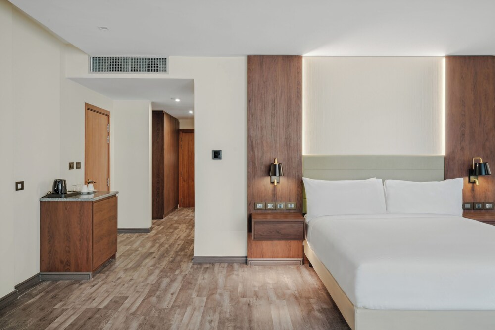 Junior Suite, 1 King Bed - Photo 1