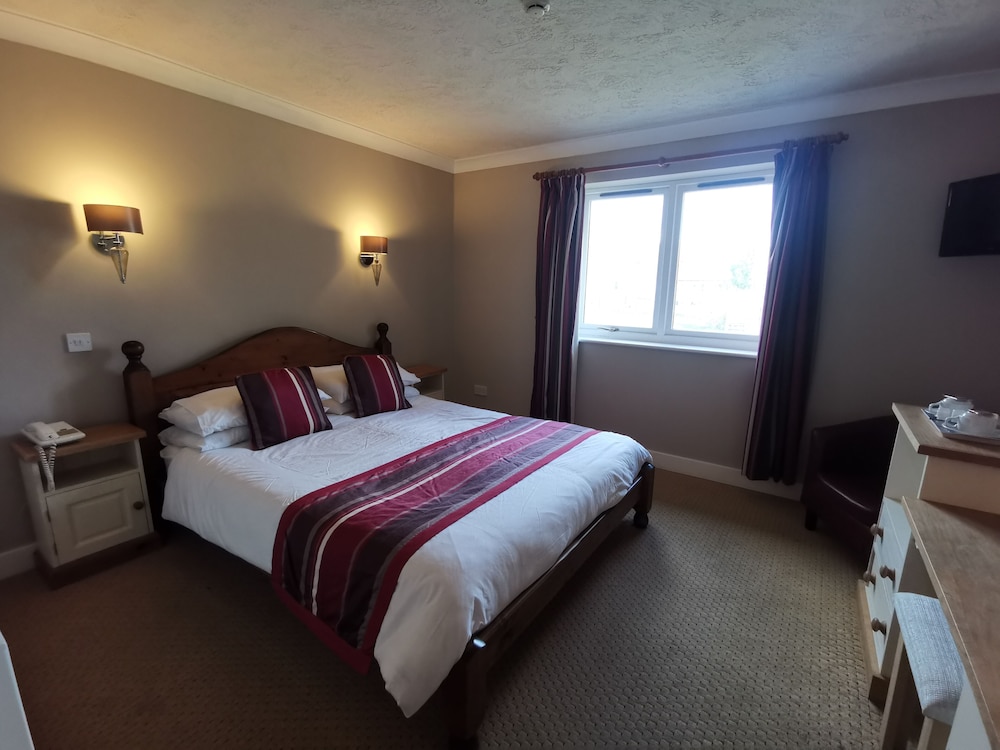Superior Double Room, Accessible, Ensuite - Photo 7