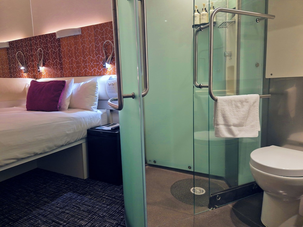 Available room thumbnail 6