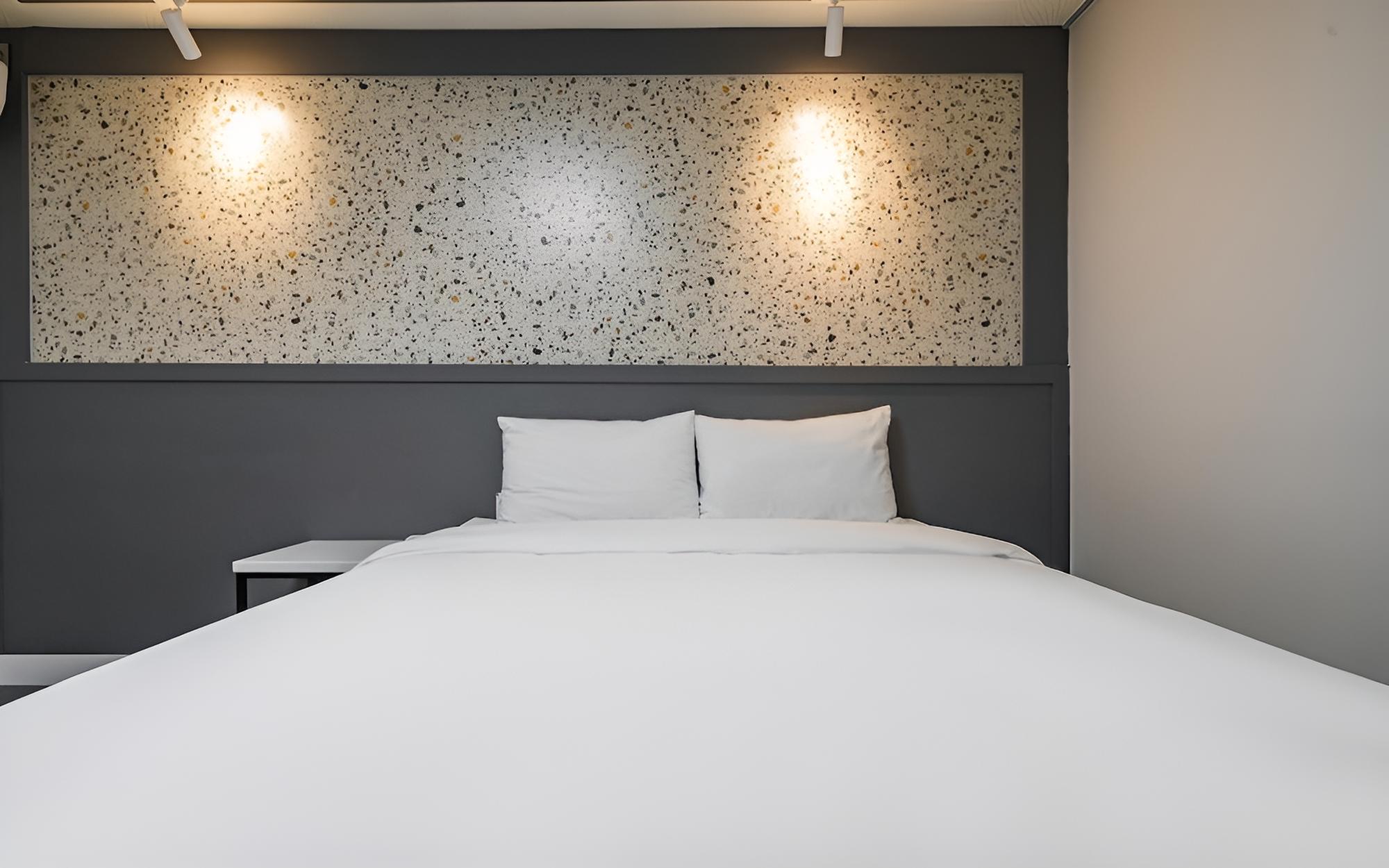 Room (Event Special (Netflix)) photo 3