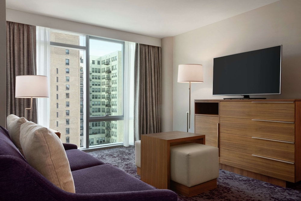 Suite, 1 Bedroom, Corner - Photo 4