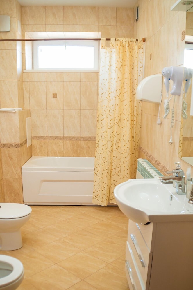 Basic Double Room Single Use, Mixed Dorm, Private Bathroom photo 3