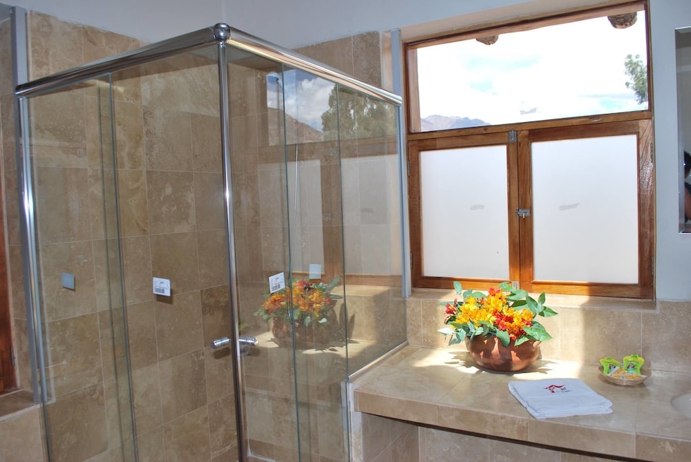Standard Twin Room, 2 Double Beds, Private Bathroom photo 2