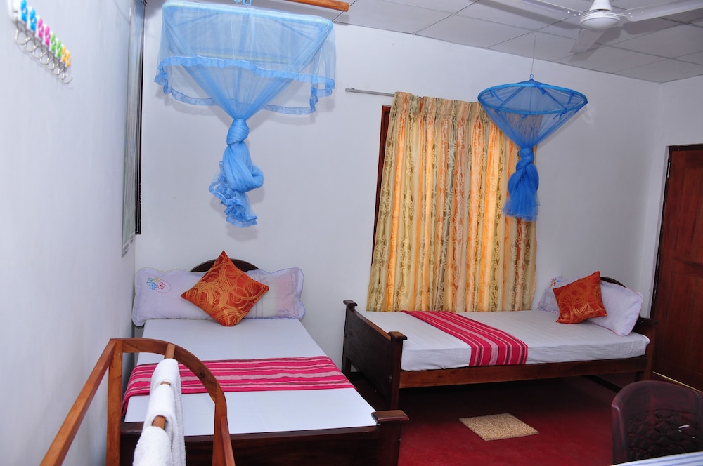 Standard Triple Room, Multiple Beds, Non Smoking photo 1