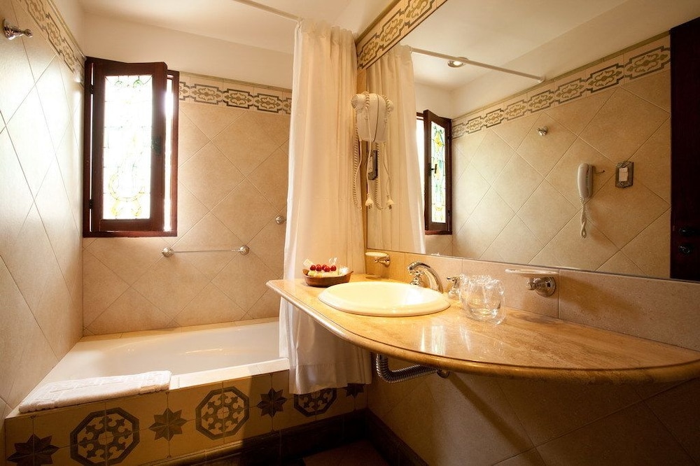 Deluxe Triple Room photo 2