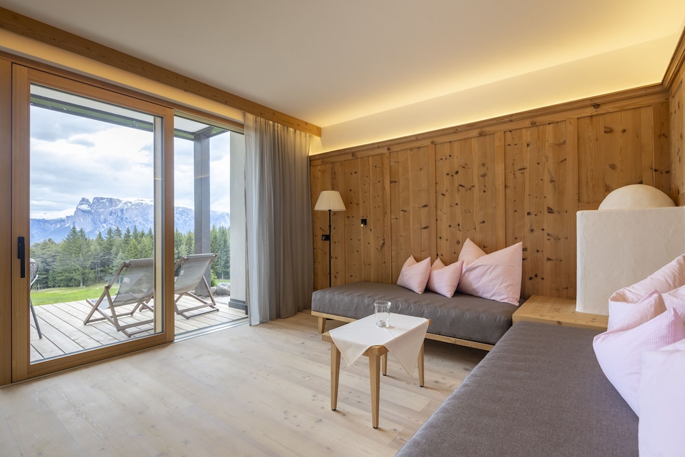 Junior Suite (Deluxe) photo 2