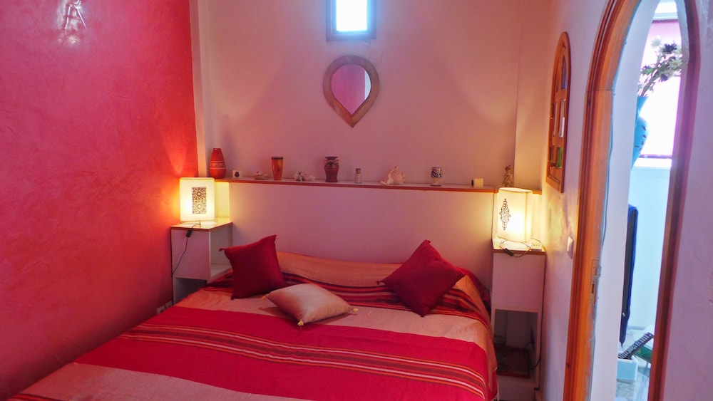 Suite (Zahra)