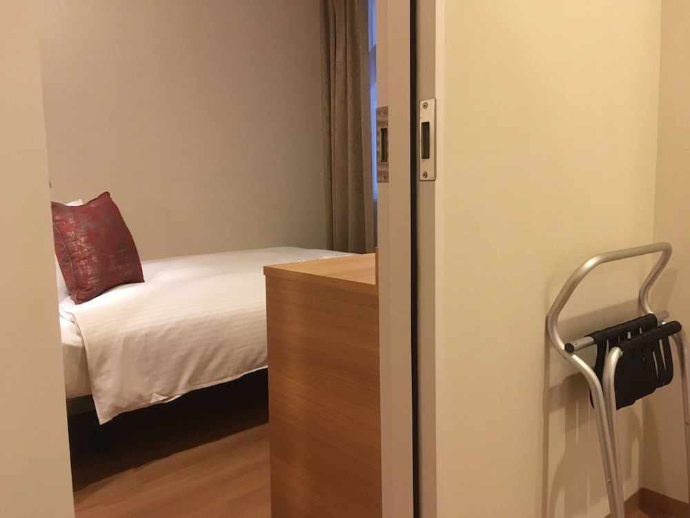 Connecting Room (Double Room with Shower Booth &  Economy Double Room with Unit Bath) photo 2