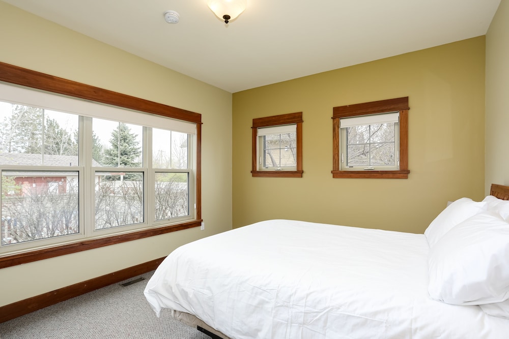 Chalet, 5 Bedrooms (BV 3 - The Omega Chalet, Pool Access) photo 1