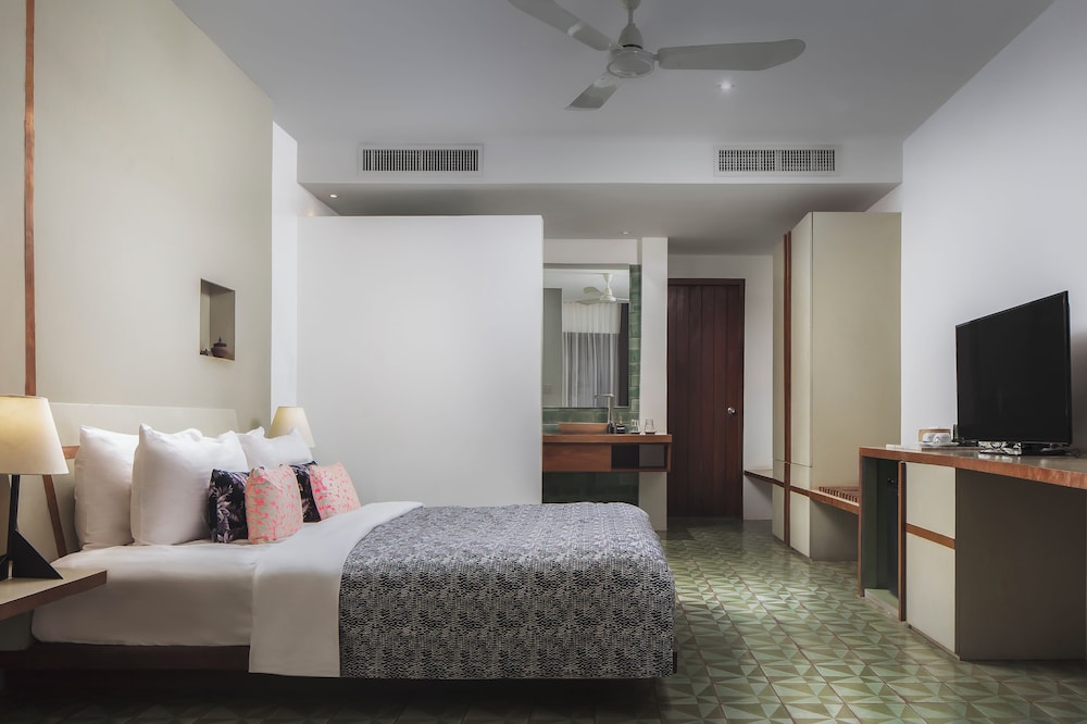 Deluxe Double Room, Balcony, Garden View