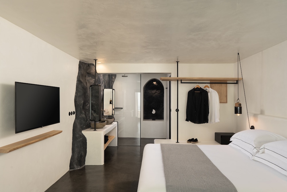 Superior Room with Caldera View & Outdoor Hot Tub - Photo 1