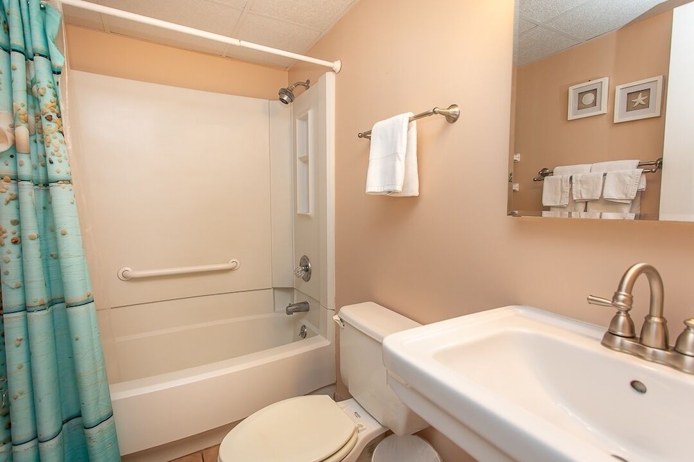 Condo, 2 Bedrooms photo 3