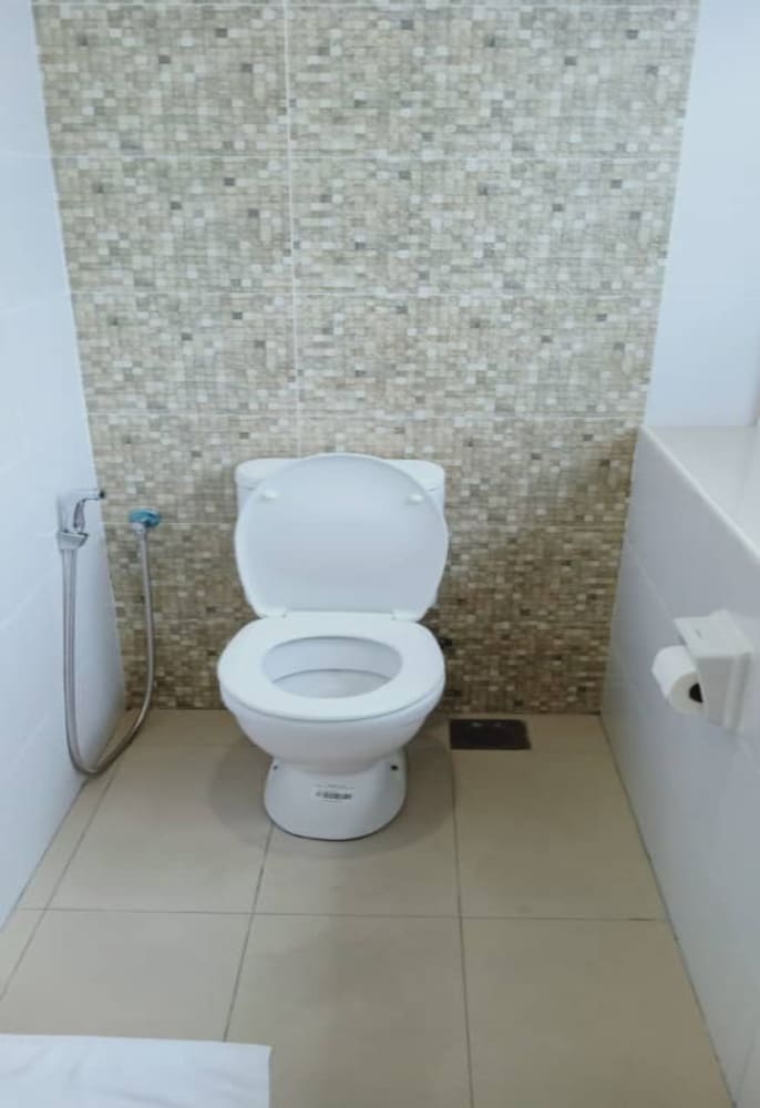 Standard Twin Room - Photo 12