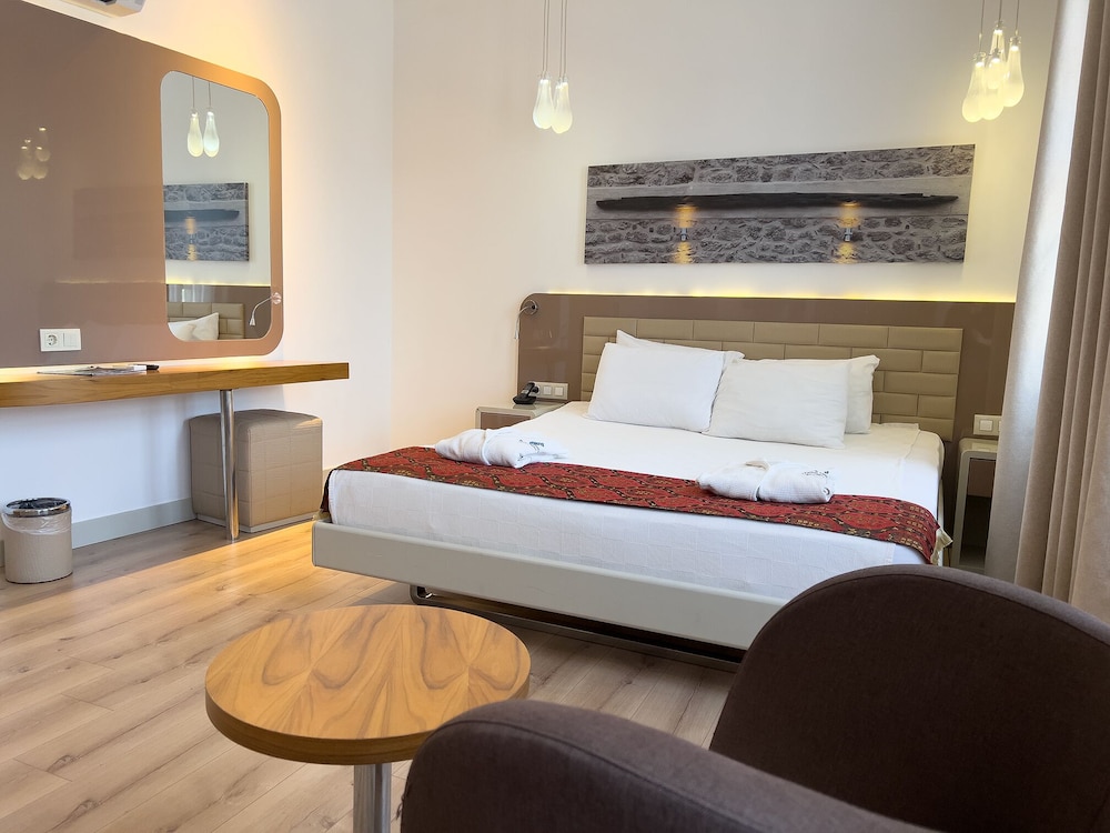 Deluxe Room, 1 Double Bed, Non Smoking, Sea View - Photo 13