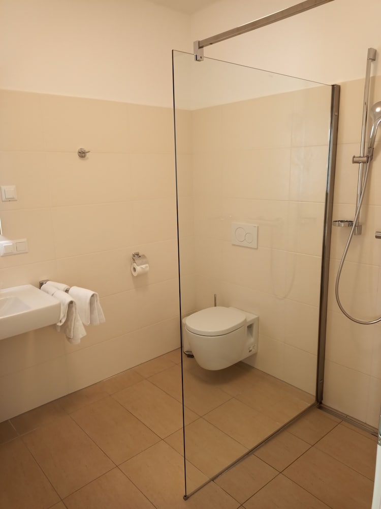 Double Room - Photo 18