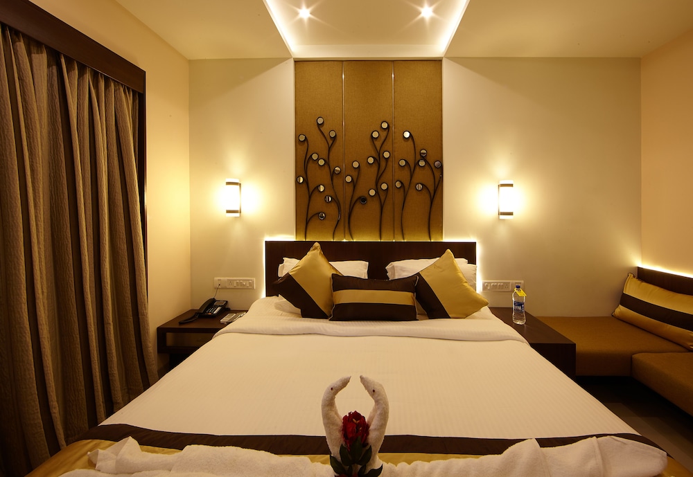 Standard Single Room, 1 King Bed, Non Smoking photo 1
