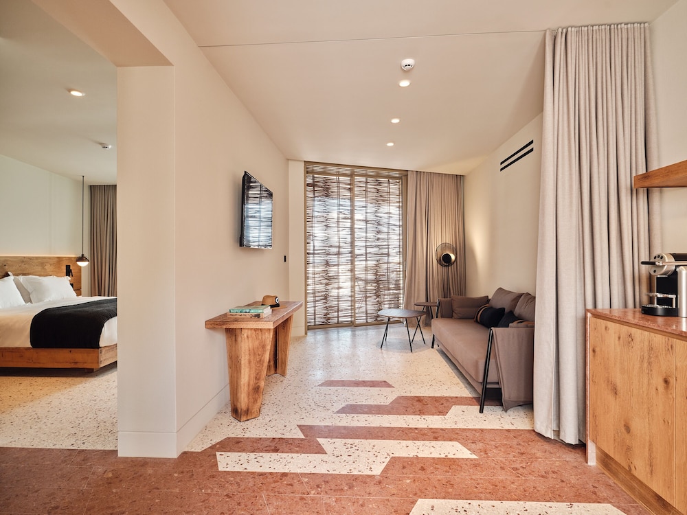 Euphoria Two Bedroom Private Pool Suite - Photo 2