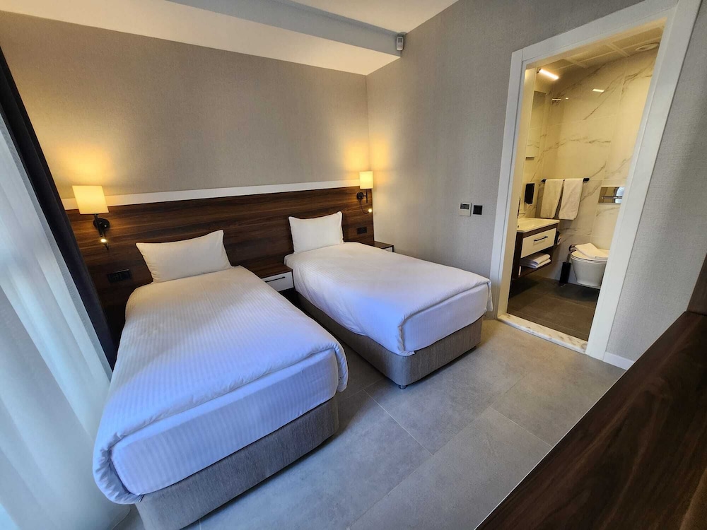 Standard Double or Twin Room, Private Bathroom, City View photo 1