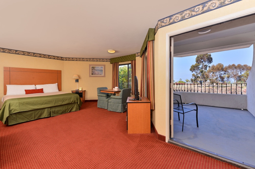 Suite, 1 King Bed, Non Smoking, Balcony photo 3