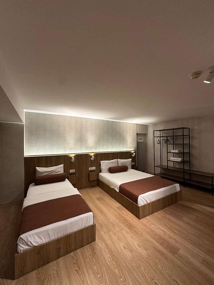 Deluxe Triple Room photo 3