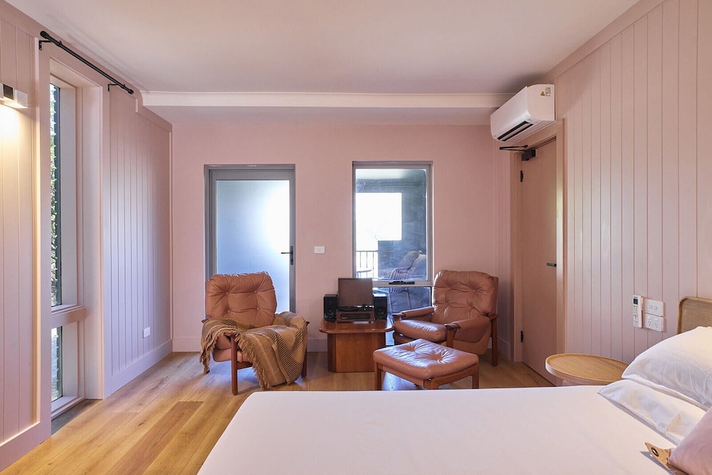 Honeymoon Suite photo 2