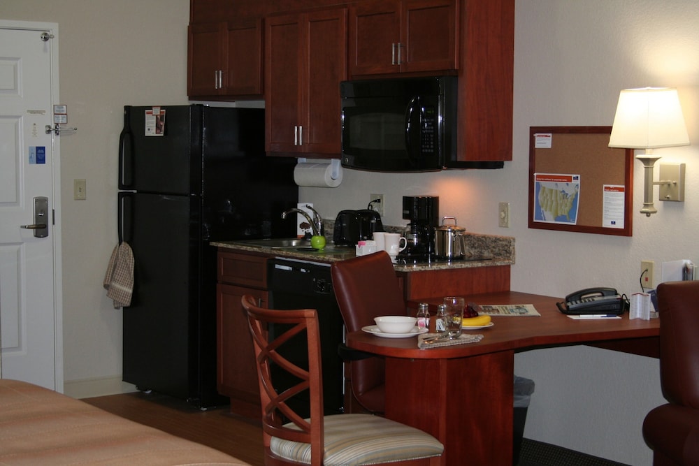 Room, 2 Queen Beds, Accessible, Non Smoking (Comm, Roll Shwr) - Photo 4