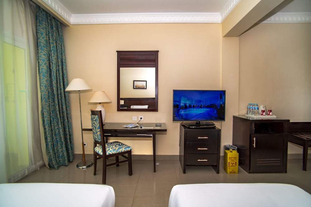 Standard Room, 3 Twin Beds, Garden View - Photo 8
