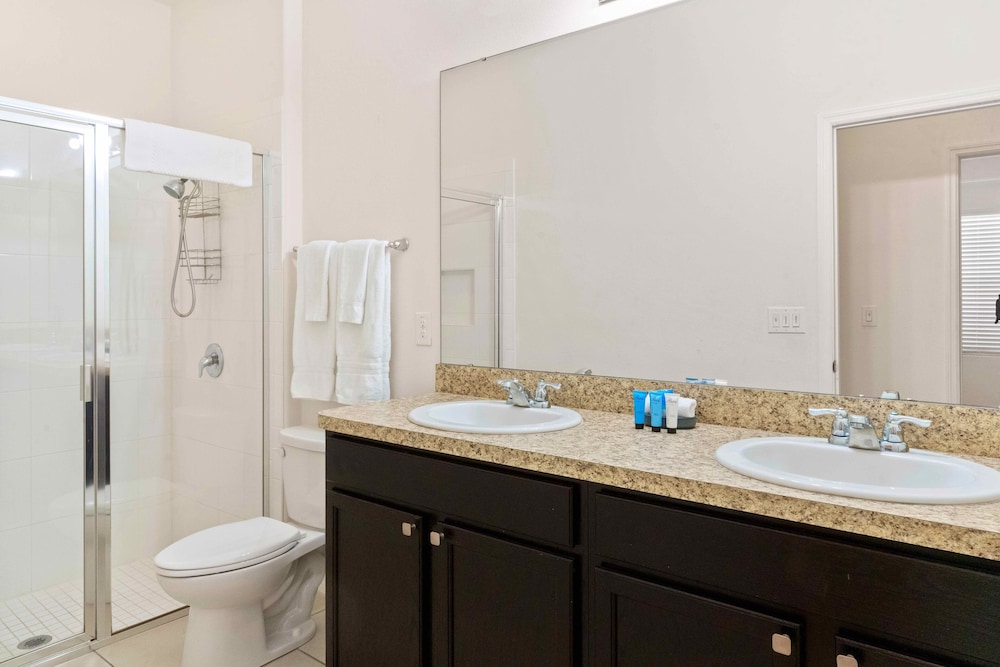House (4 Bedrooms) - Photo 15
