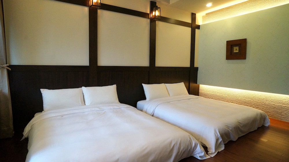 Luxury Japanese Style Family Room photo 2
