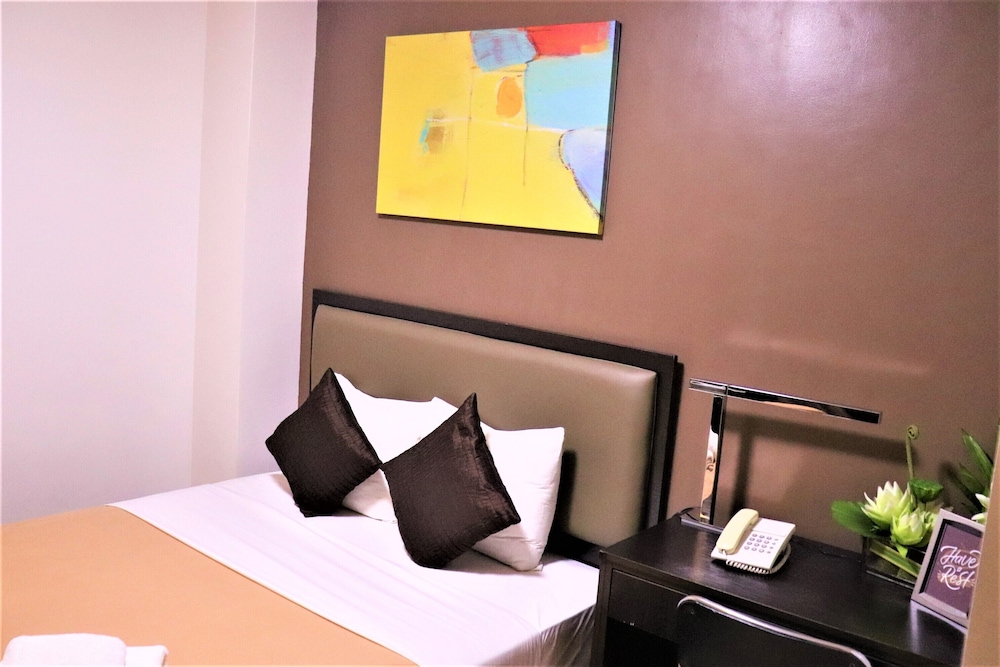 Deluxe Room, 1 Queen Bed photo 3