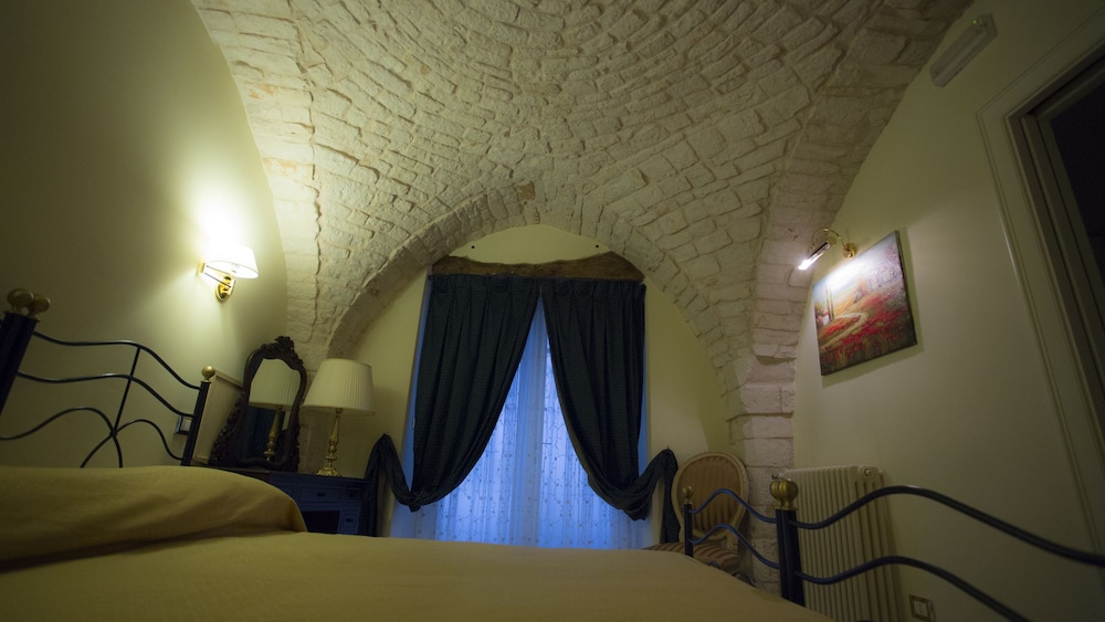 Standard Double or Twin Room, Ensuite photo 2