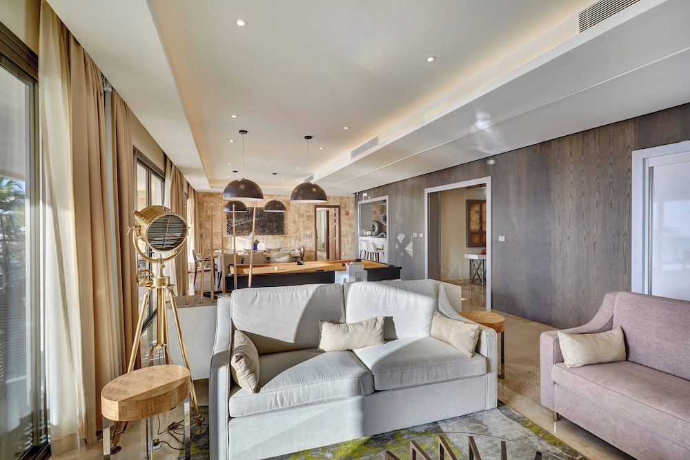 Luxury Chairman Two Bedroom Suite Ocean Front Swim Out Diamond Club - Photo 11