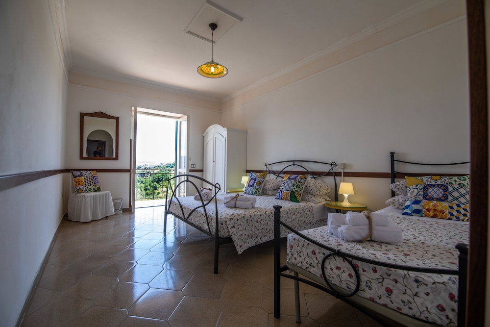 Classic Triple Room, Balcony, Mountain View photo 1