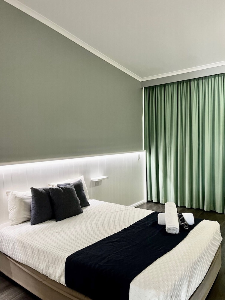 Queen Room photo 1