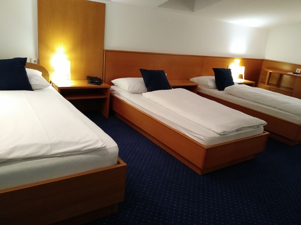 Basic Triple Room photo 1