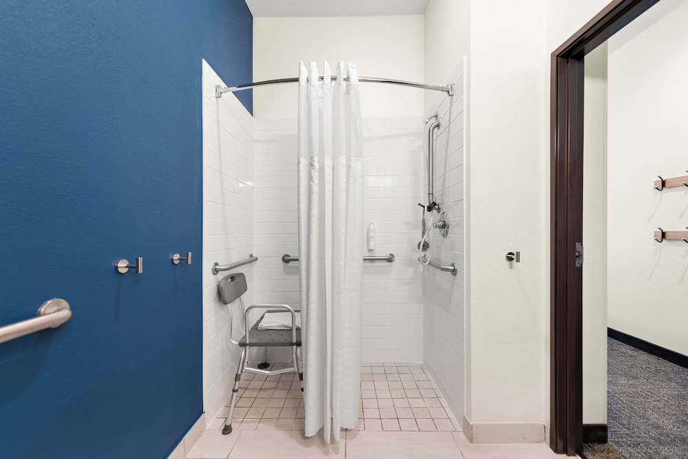 Room, 1 Bedroom, Accessible (Roll-In Shower) - Photo 5