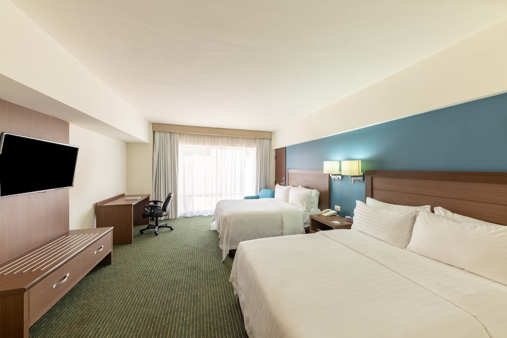 Standard Room, 2 Queen Beds, Accessible - Photo 4