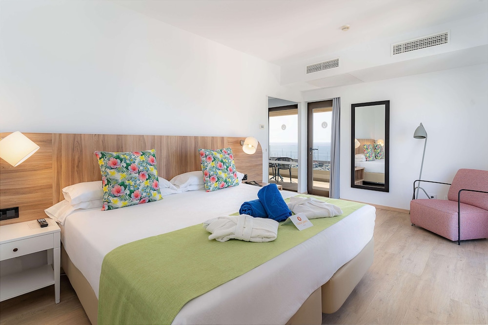 Superior Suite, 1 Bedroom (3)