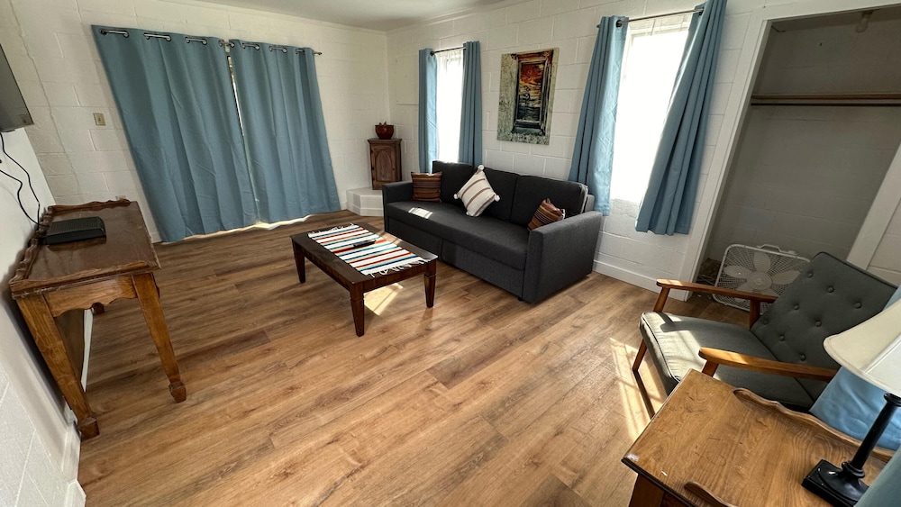 Deluxe Suite, 1 Queen Bed with Sofa bed, Mountain View
