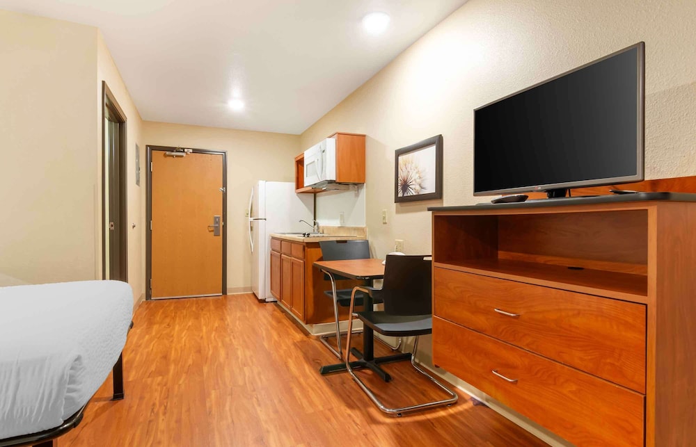 Standard Studio, Non Smoking, Refrigerator & Microwave photo 3