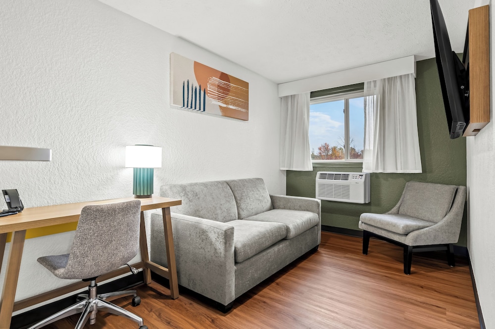 Suite, 2 Double Beds - Photo 3